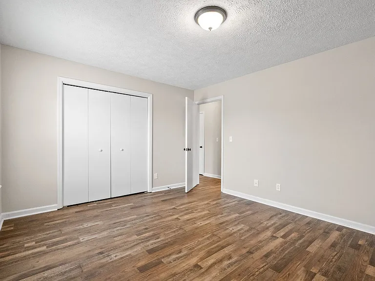 Tower Drive-3243/3244 — Photo 14