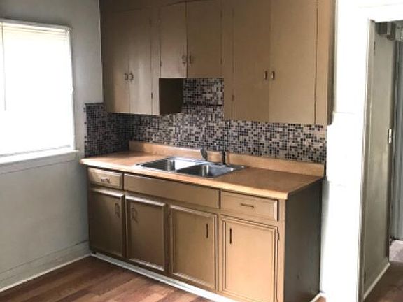5th image of 1842 W 24th St