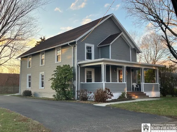 26 Clinton St, Fredonia, NY 14063