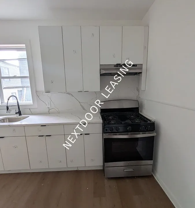 133 Boyd Ave #1M