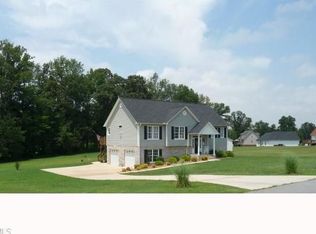 197 Lanie Creek Dr, Lexington, NC 27295