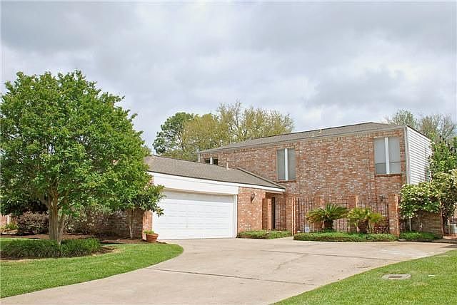 1st image of 31 Bendwood Dr