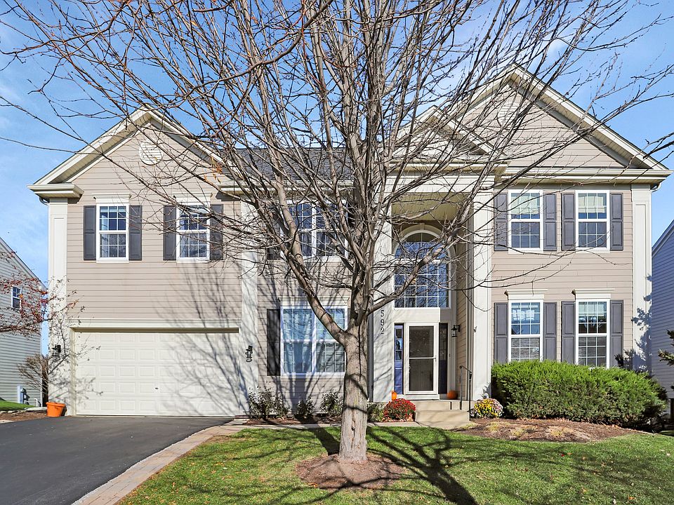 1st image of 592 Wexford Dr