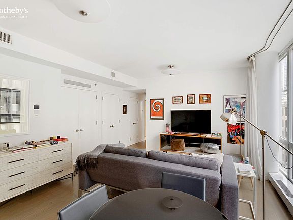 5th image of 22 Renwick St #7A