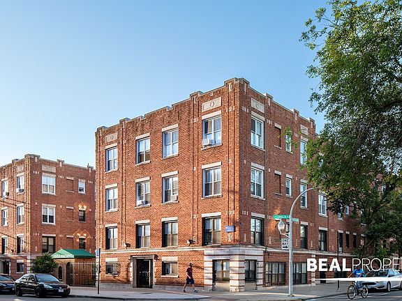 3rd image of 947 W Cornelia Ave #2B-2Ba