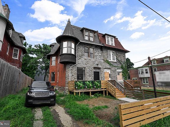 2nd image of 6225 Baynton St