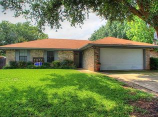 2417 Poppy Ln, Euless, TX 76039