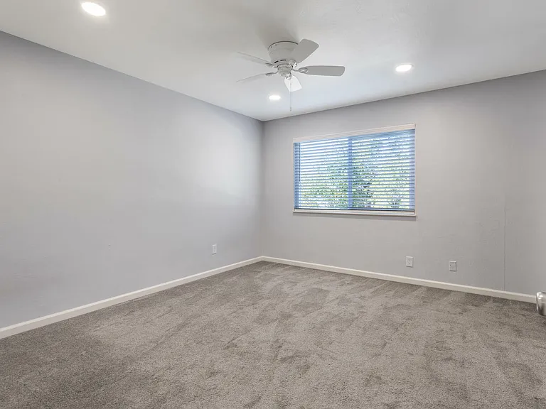 724 Central Ave — Photo 12