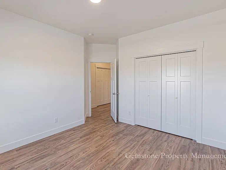 528 Harvester Ave — Photo 35