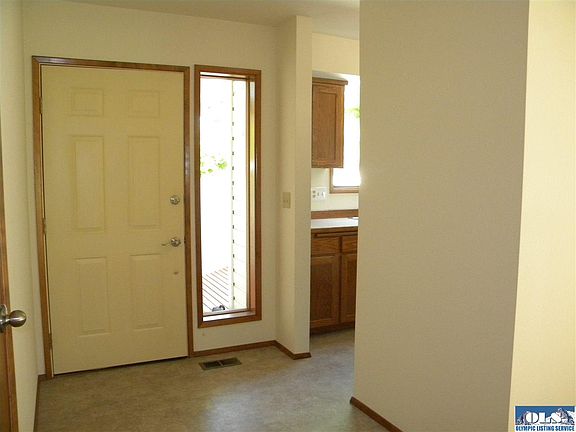 3rd image of 109 Fairway Dr