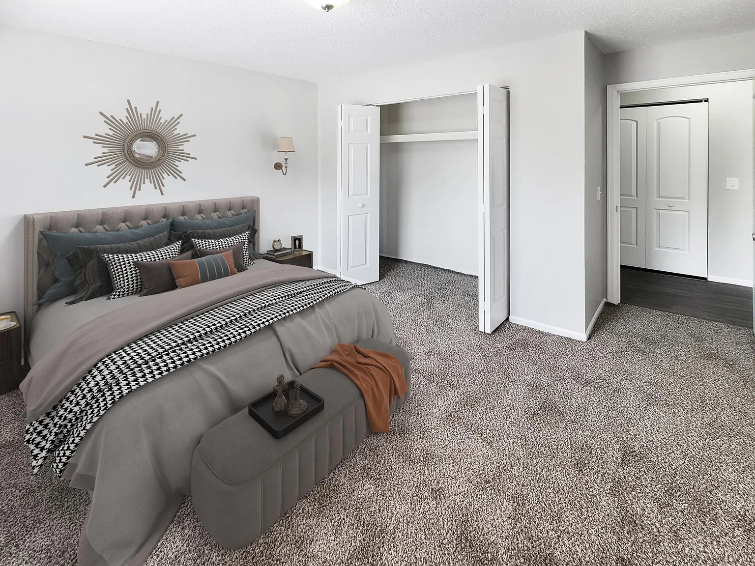 Five Points Courtyard Apartments — Photo 3