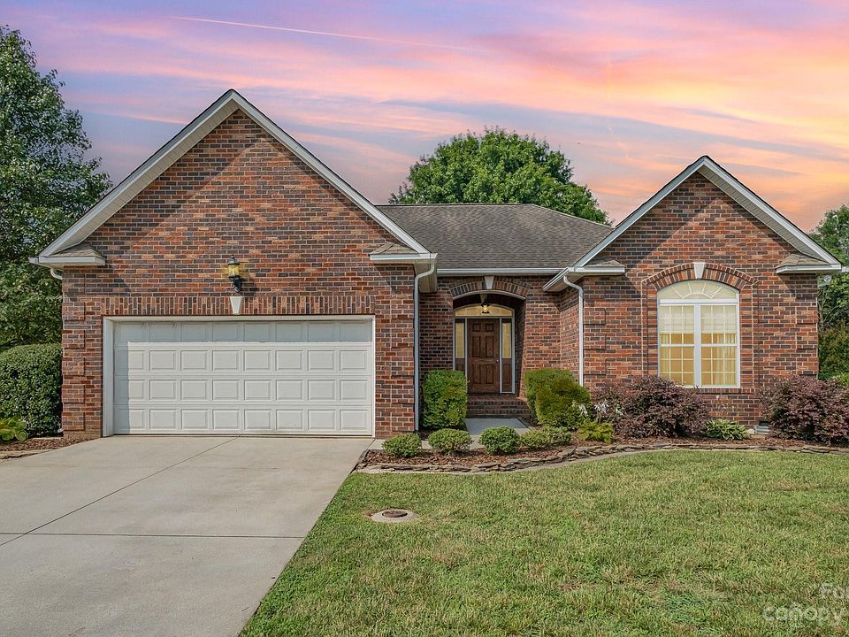 1st image of 811 Wendermere Cir