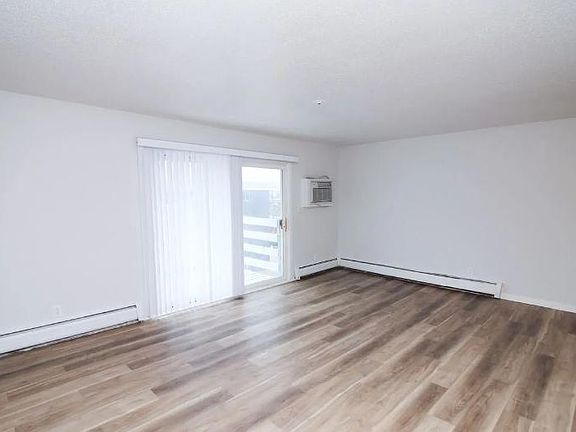 5th image of 308 S Lewis Ave #6