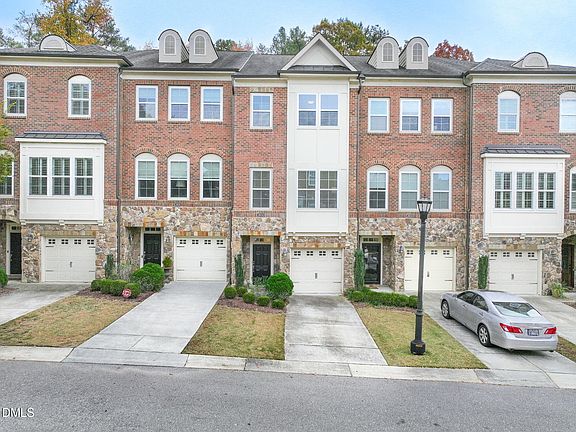 2nd image of 3604 Julia Ln