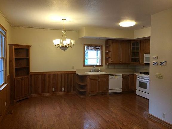 2nd image of 105 Sunnyside Dr