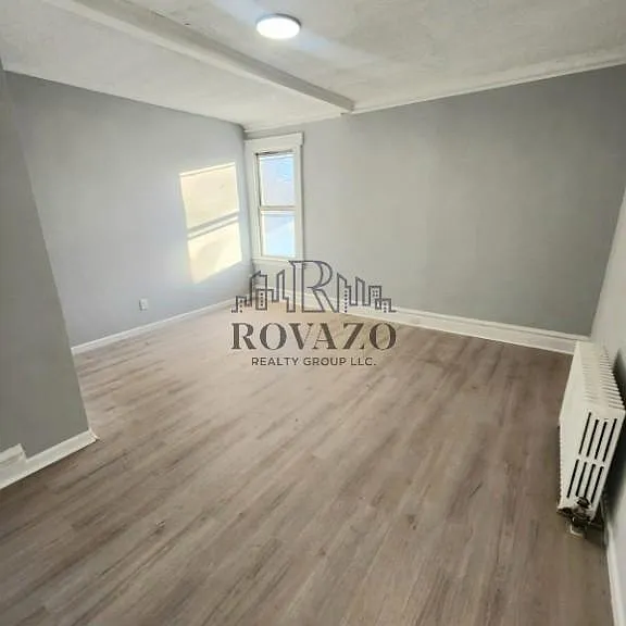 100 Smith St #2 — Photo 9