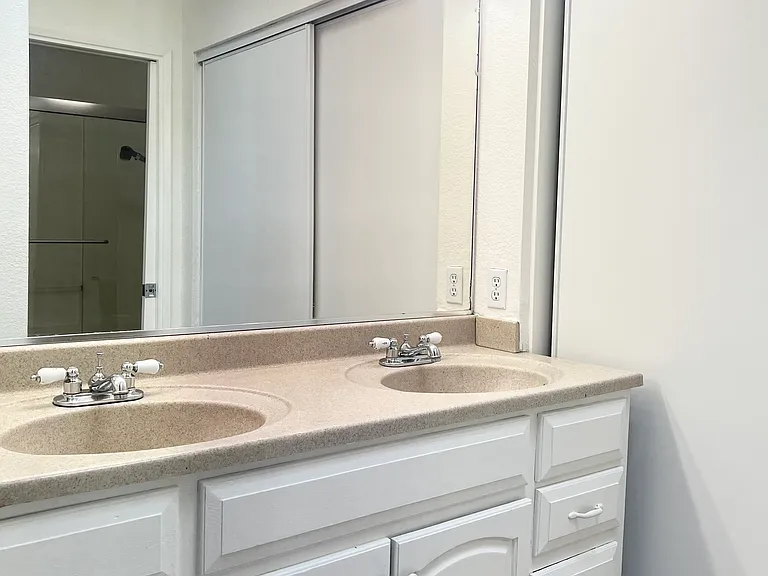 1084 E Evans St — Photo 17