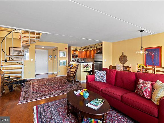 4th image of 200 Lombard St #803