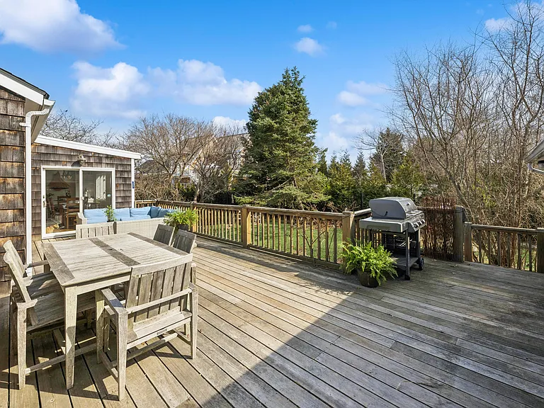 56 Madison Dr — Photo 12