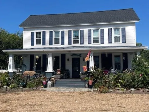 108 Circle Dr, Port Haywood, VA 23138