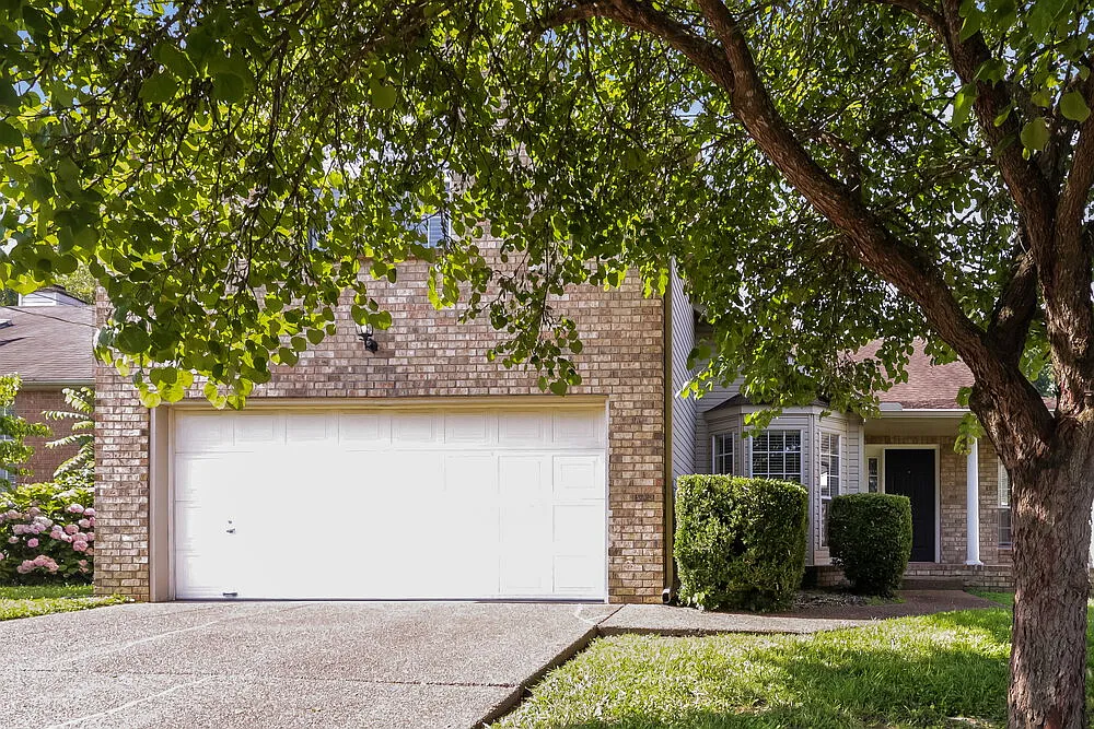 3 bed, 2.0 bath, 1905 sqft, $2,180 — Photo 1