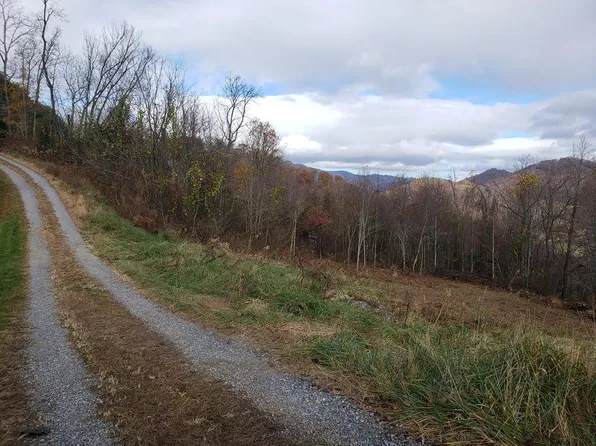 13 Hawk Mountain Rd, Waynesville, NC 28785