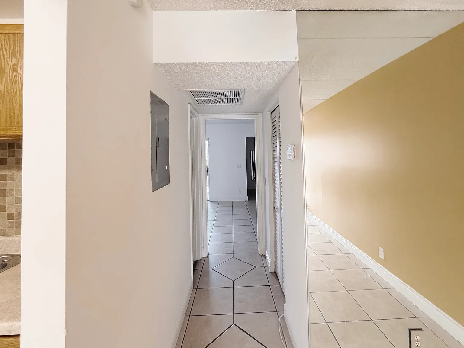 1 bed, 650 sqft, $1,300 — Photo 3