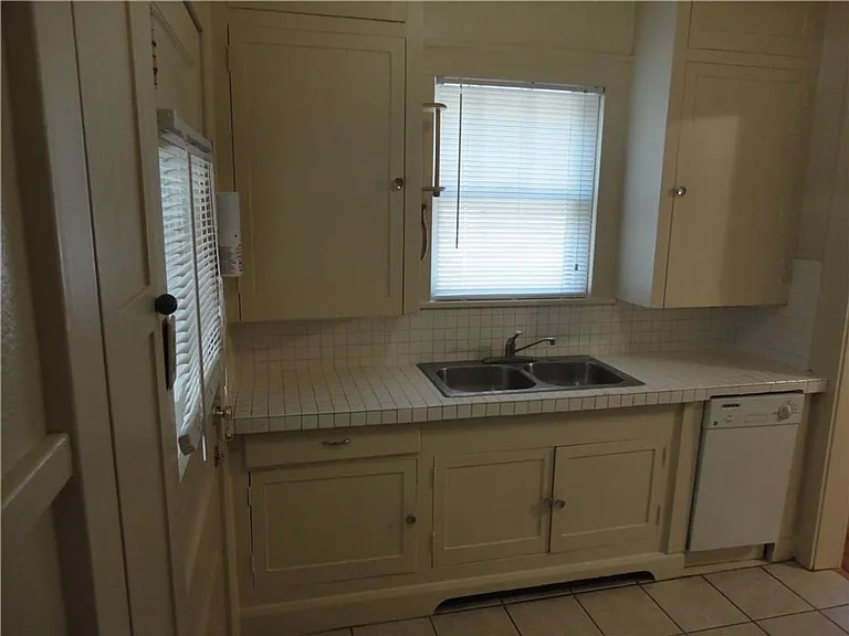 707 1/2 Graham Pl — Photo 11