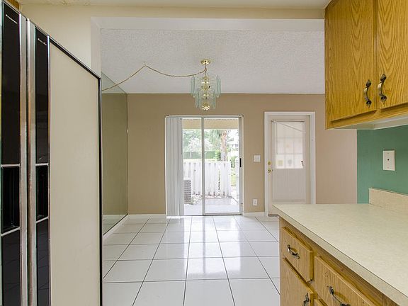 3rd image of 211 Foxtail Dr APT H