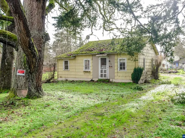 1100 E Santiam St, Stayton, OR 97383