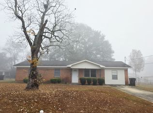 405 Carr Cir, Headland, AL 36345
