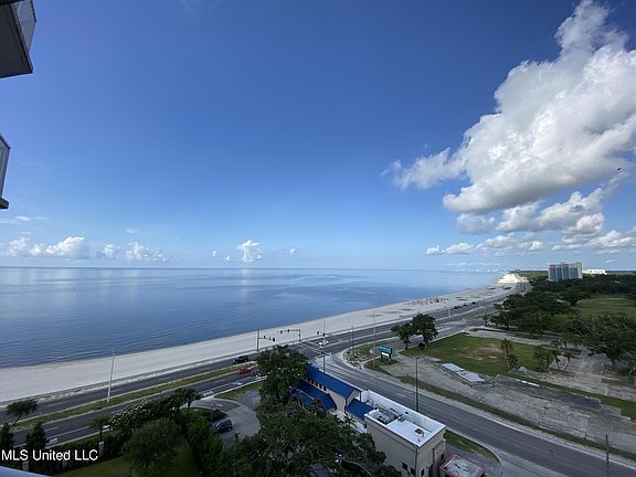5th image of 2668 Beach Blvd