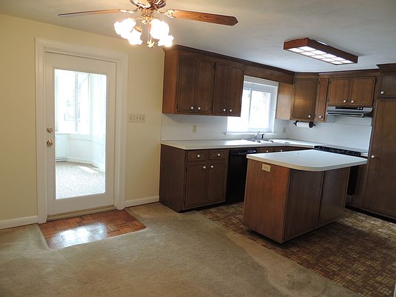 5th image of 610 28th Avenue Ct NE