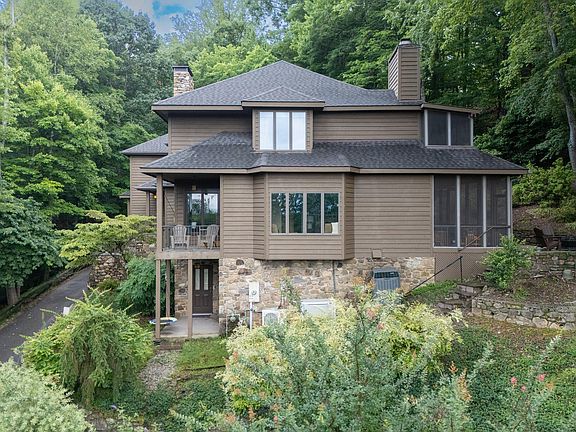 2nd image of 3226 Peakwood Dr SW