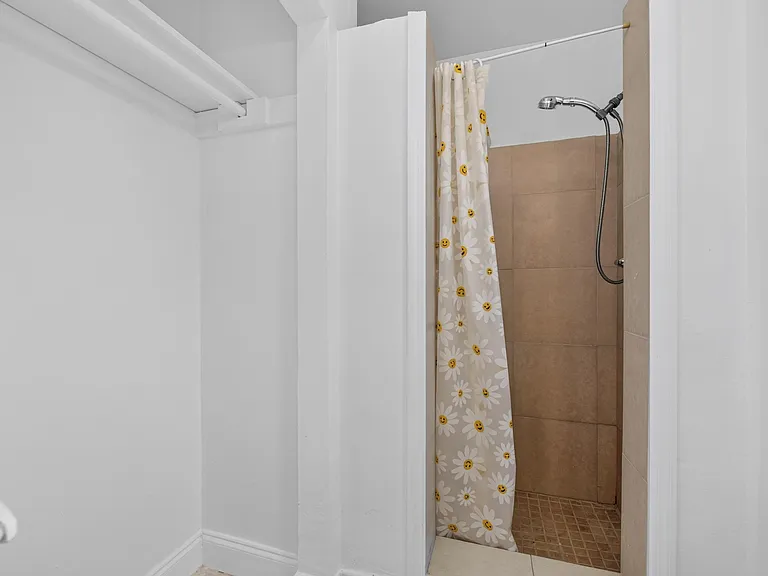1005 E Flora St — Photo 16