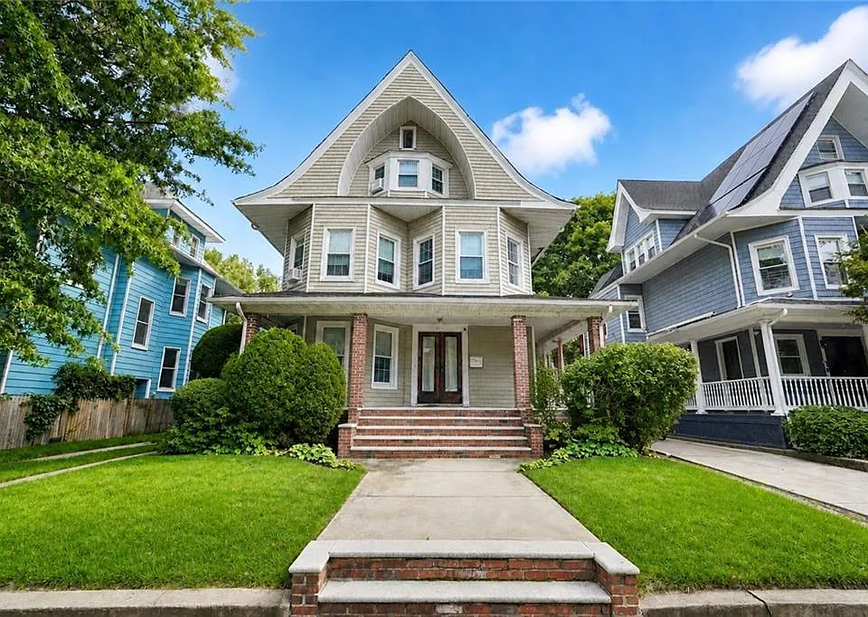 1112 Beverley Rd
