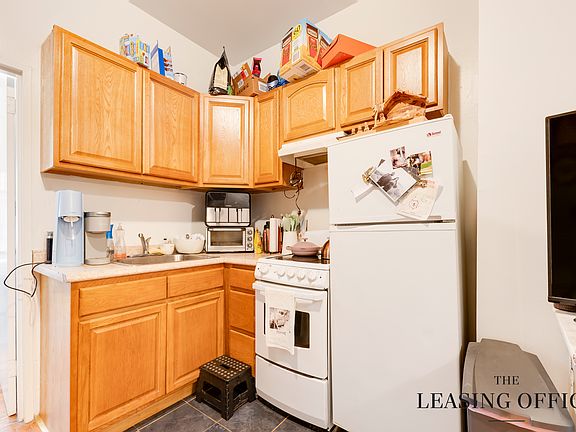 3rd image of 344 E 65th St APT 1B