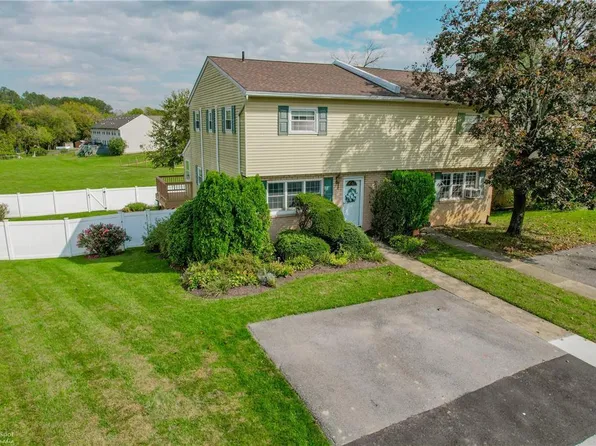 205 Lockridge Ln, Alburtis, PA 18011