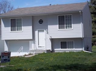 5622 S 51st St, Omaha, NE 68117