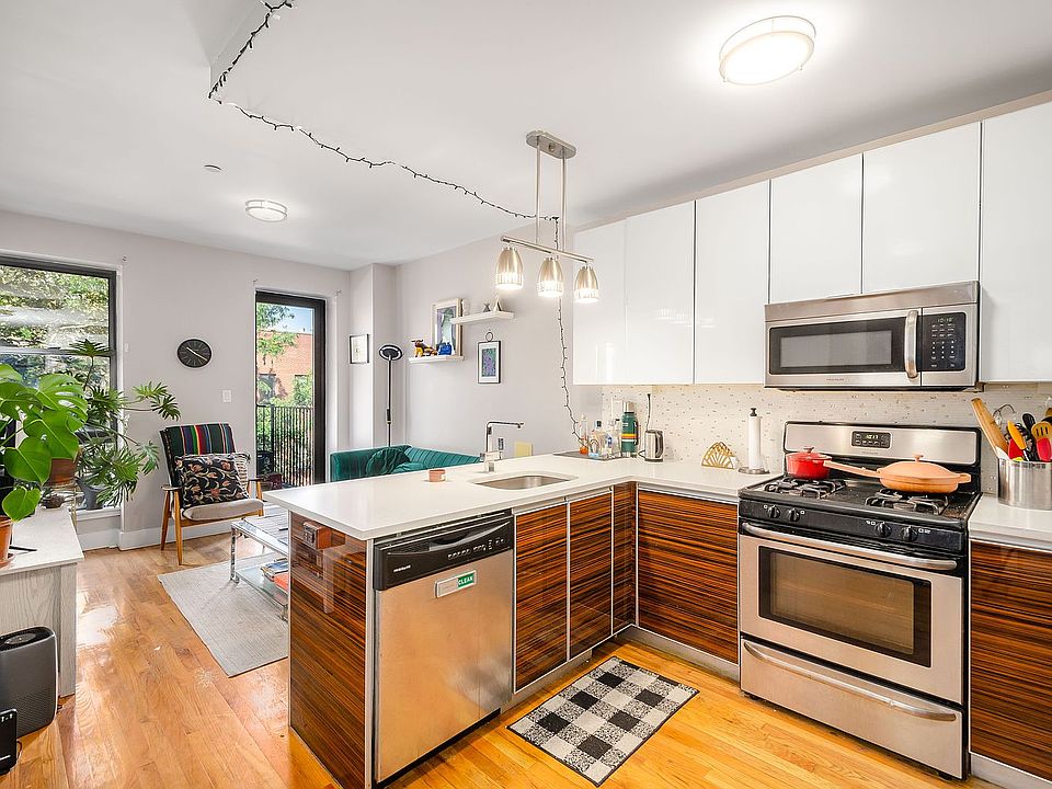 1st image of 365 Tompkins Ave Floor 3