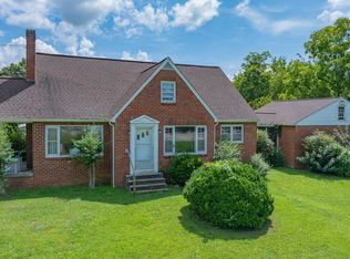 100 Salvage Ln, Johnson City, TN 37604