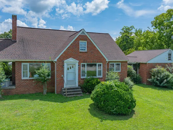 100 Salvage Ln, Johnson City, TN 37604