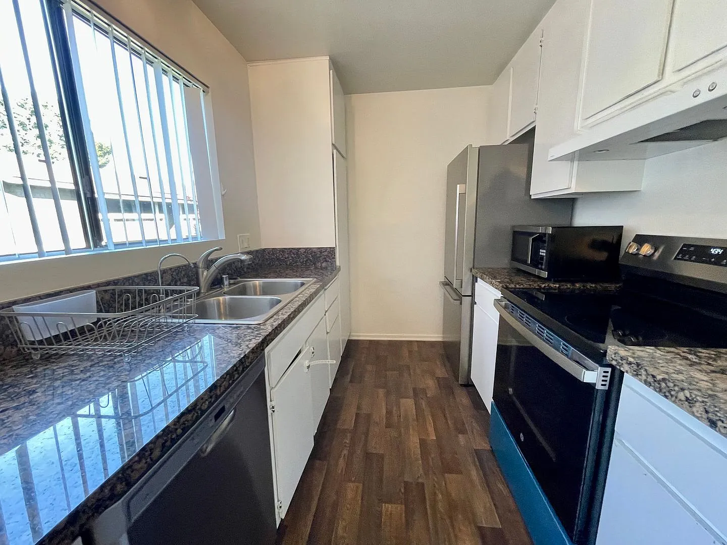 Upper Level 1 bedroom in Irvine — Photo 4