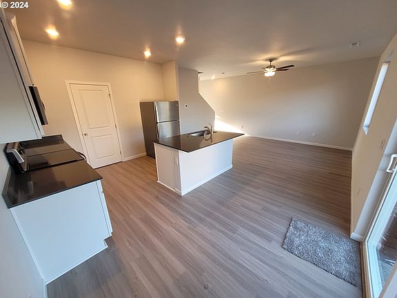 2nd image of 3427 NE 120th Cir