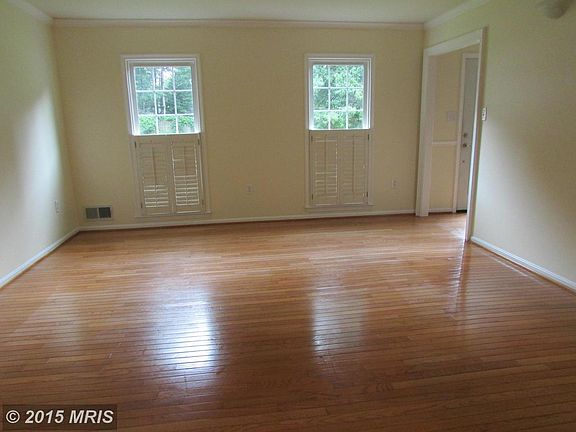 3rd image of 10815 Broadwater Dr