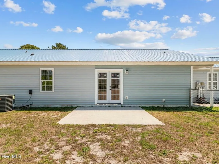 139 Charlton Rd — Photo 31