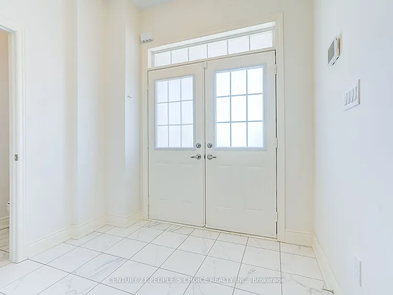 2237 Crystal Dr — Photo 4