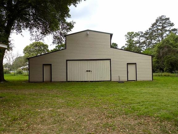 3rd image of 22919 Meadow Ln