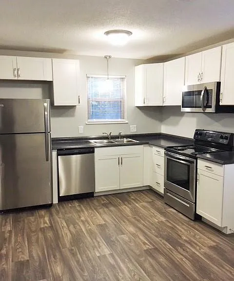 511 Sherwood Ct — Photo 1