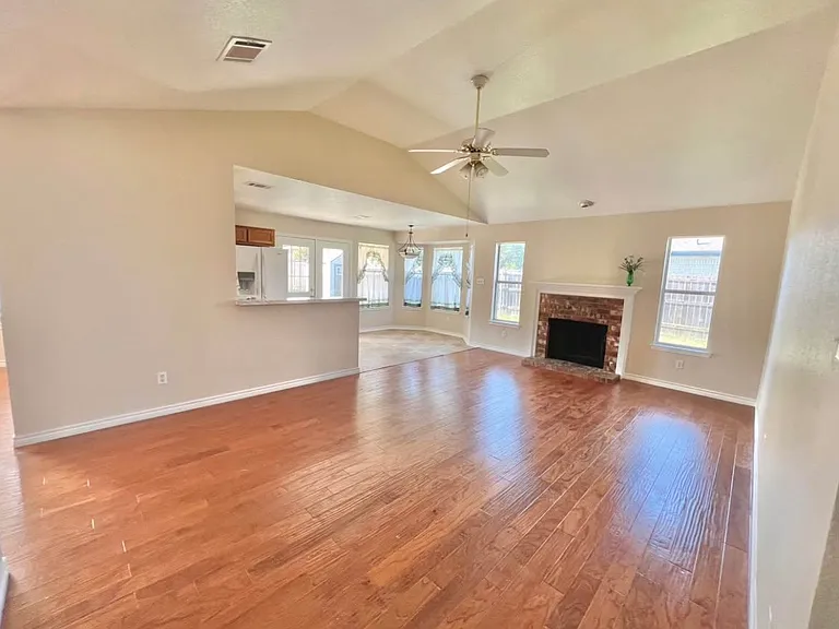 5009 Joseph Dr — Photo 9